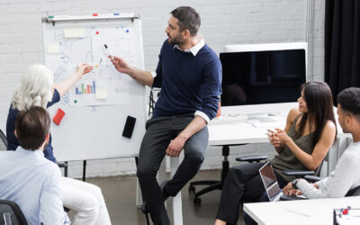 Cómo liderar sin centralizar: Soltar el volante para avanzar más rápido